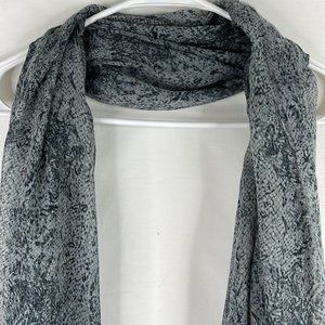 Roffee Women's Grey Fringed Scarf